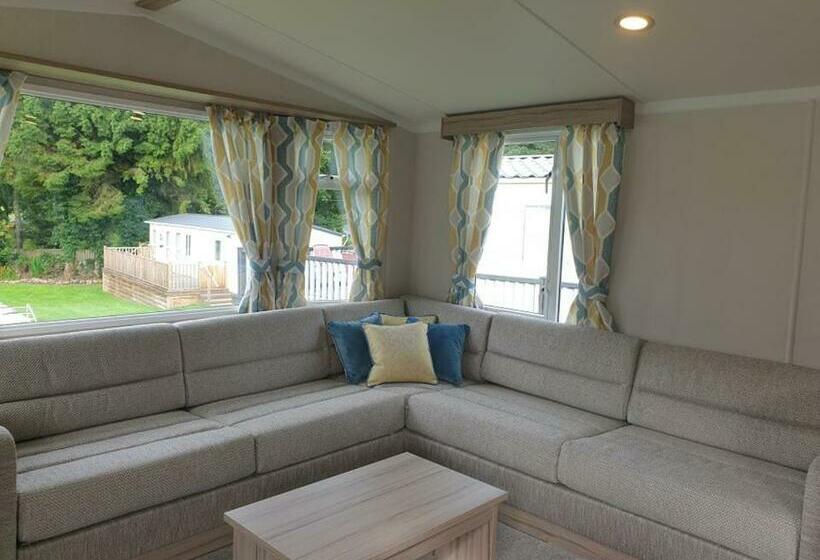 Coral Cabin
