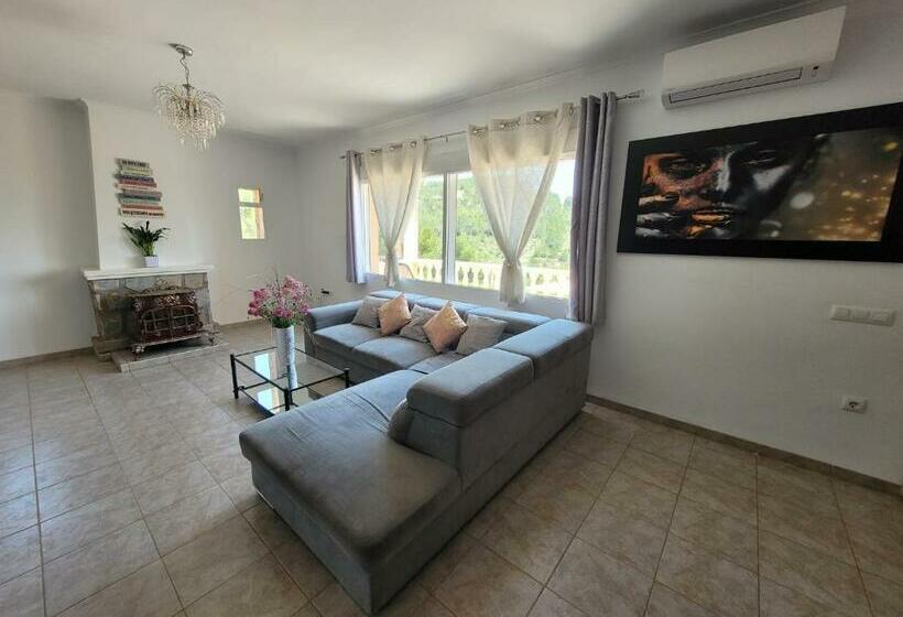 Villa La Deseada