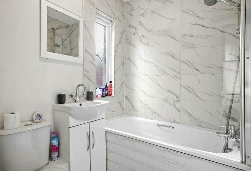 Ezy Property Solution Short Lets & Serviced Accommodation Norbury