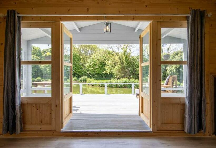 Choller Lake Lodges Primrose Cabin With Private Hot Tub