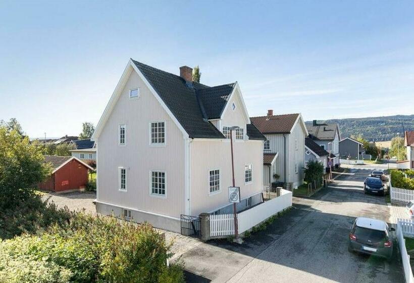 Lys Og Sentral Leilighet Med Terrasse Og Hage