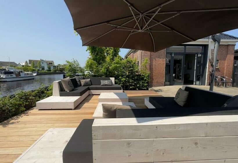 Puur Eastermar Monumentaal, Authentiek En Luxe Koetshuis Aan Open Vaarwater Met Jacuzzi En Sauna