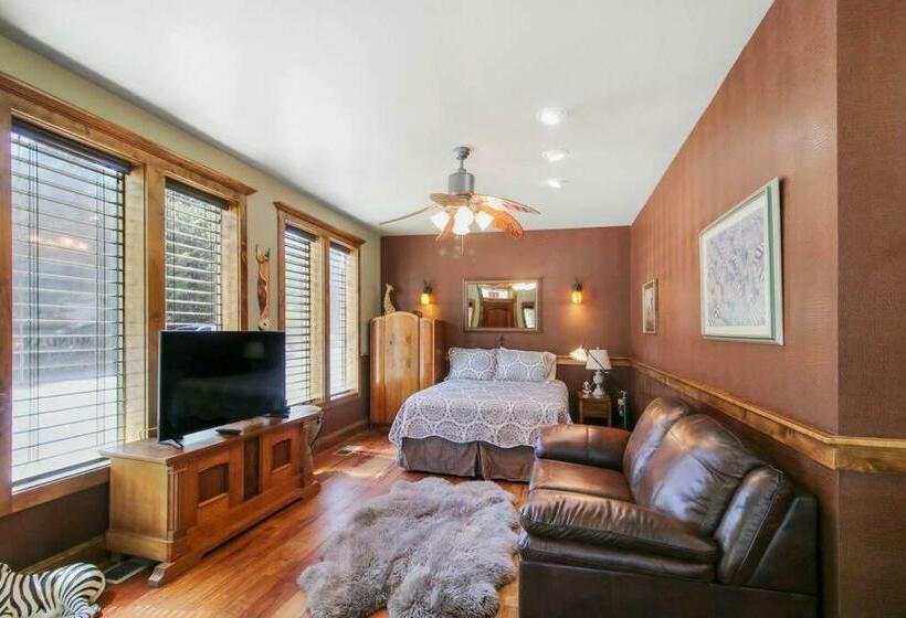 Safari Cottage