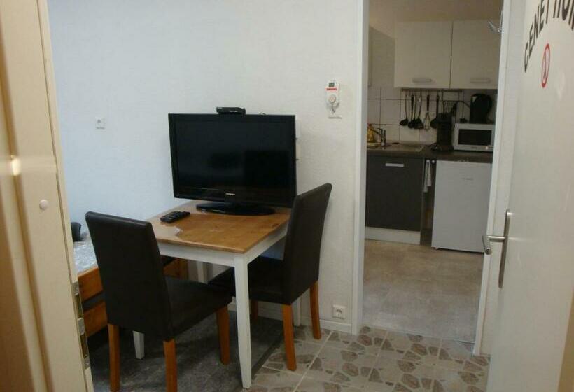 Cenet 1 Zimmer Apartment