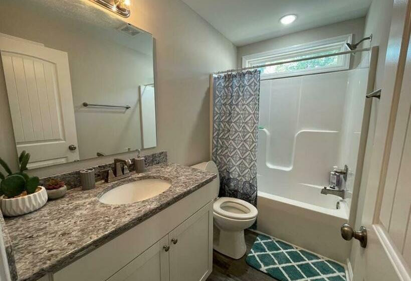 Sleep 10, New Construction Home, Half Mile To Beach, 3 Bd 2 Ba, 6 Beds