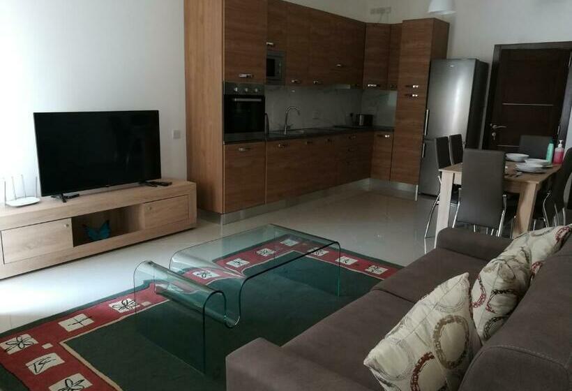 The Premier Suite Fully Airconditioned Ample Parking