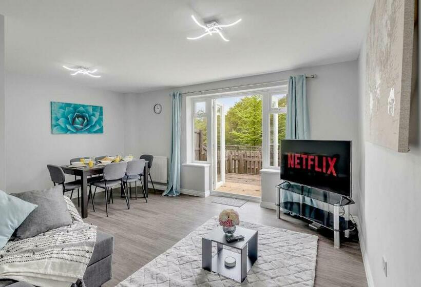 Torrens Rest   2 Parking, Free Wifi And Kitchen