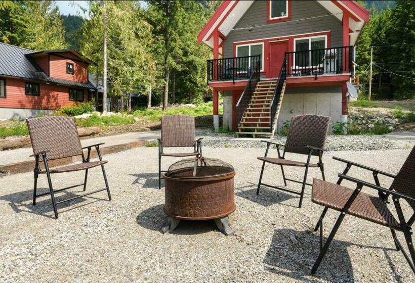 Brand New 3br Cabin W/indoor Fireplace And Laundry