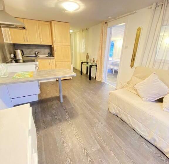 Bungalow De 2 Chambres Avec Jardin Clos Et Wifi A Roquebrune Sur Argens
