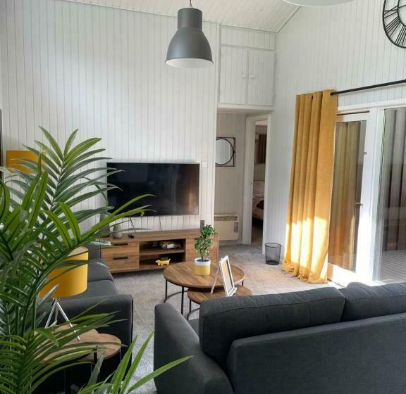 Cherry Tree Lodge