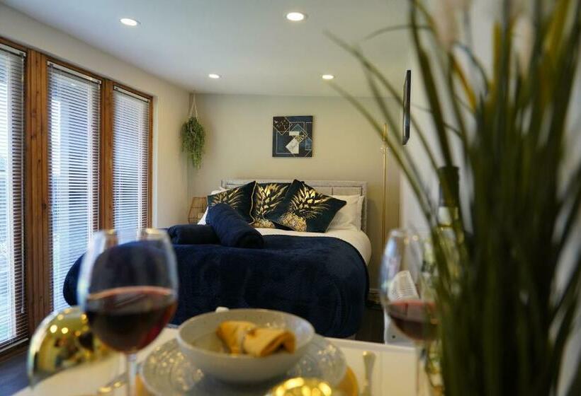 Cosy 1 Bed Garden Lodge Close To Nottingham City Centre Free Parking & Wifi