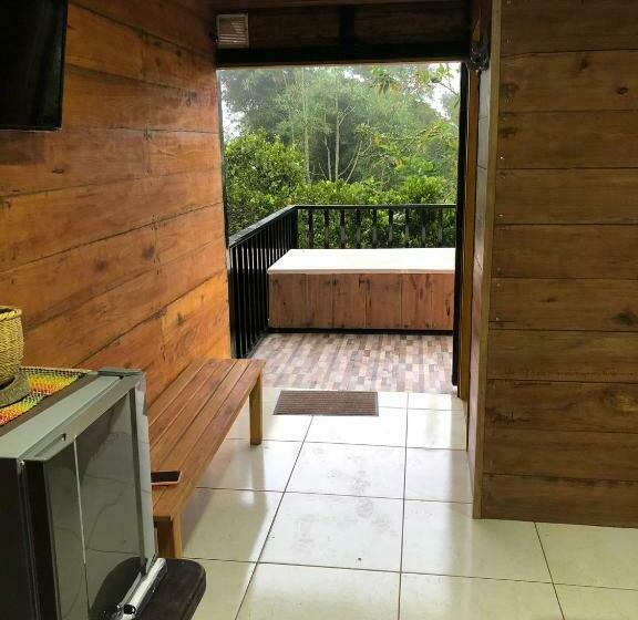 Cabaña Tipo Glamping En Finca Cafetera Con Zonas Verdes, Avistamiento De Aves, Paisaje Cafetero