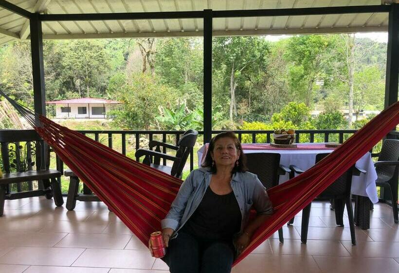 Cabaña Tipo Glamping En Finca Cafetera Con Zonas Verdes, Avistamiento De Aves, Paisaje Cafetero