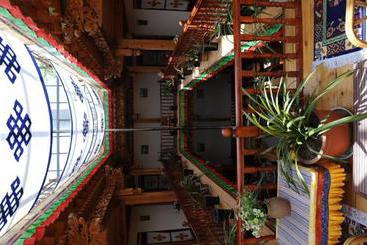 هتل Yunnan Shangrila Tibetan Family Inn