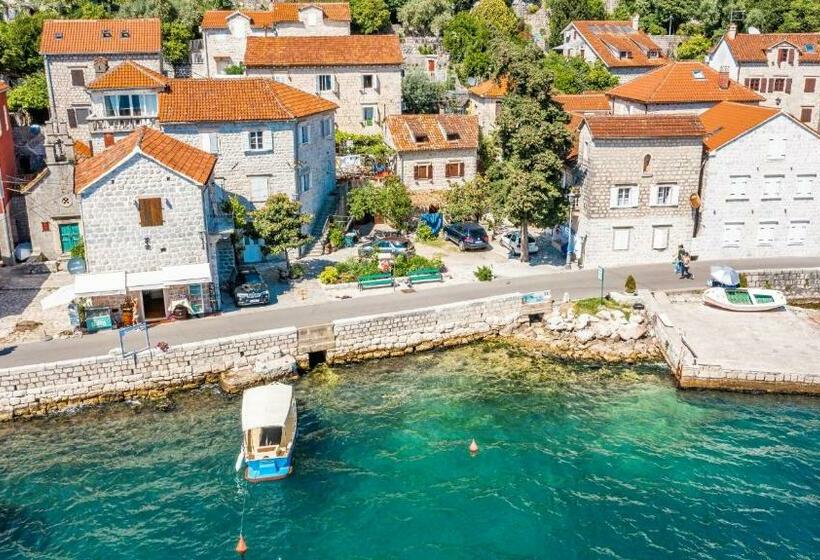 Charming Bohemian House In Perast