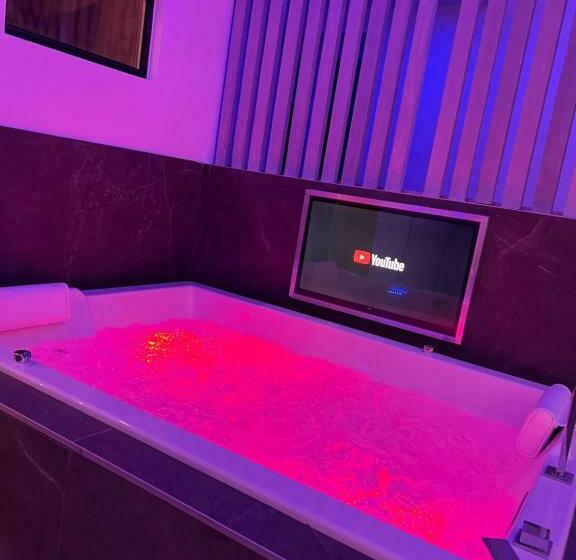 Chic & Jacuzzi