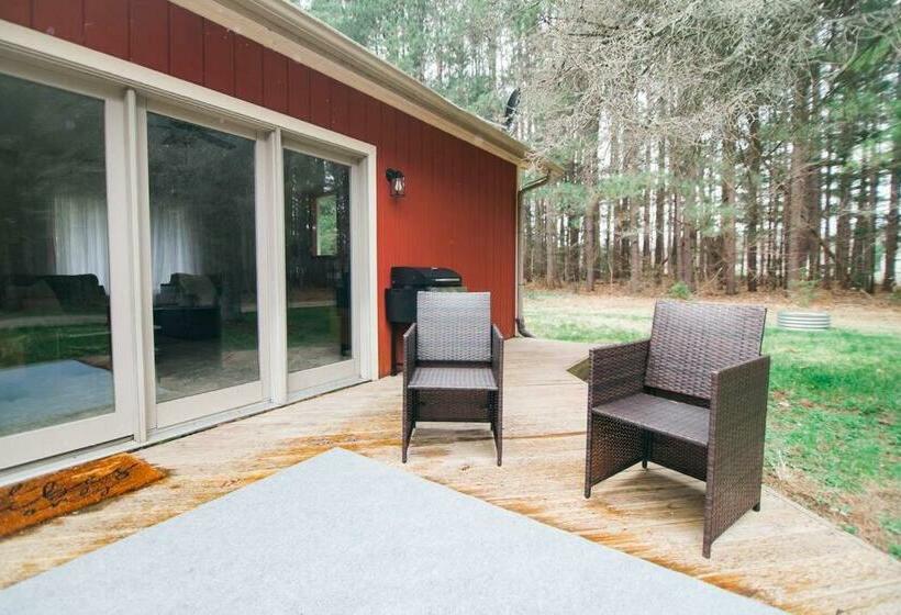 Private Beulah Cabin 10 Min To Crystal Lake Two King Beds