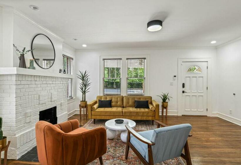 Sun Lit Bungalow With Good Vibes And Lots Of Wine Designedbydom
