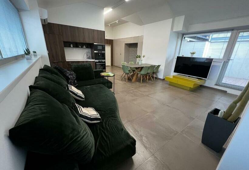 Apartmán S Vírivkou V Centre Banská Bystrica