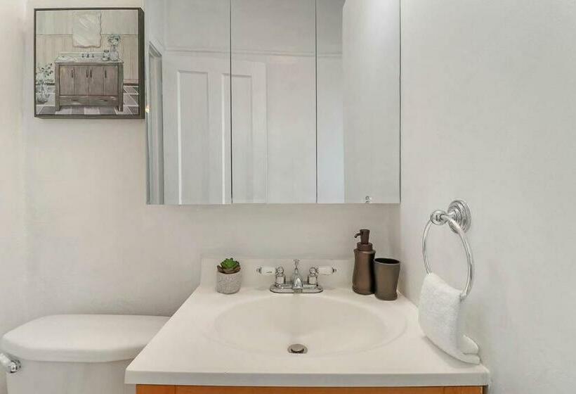 Full Of Charm Studio Apartment Nearby Shops   Ashland 04