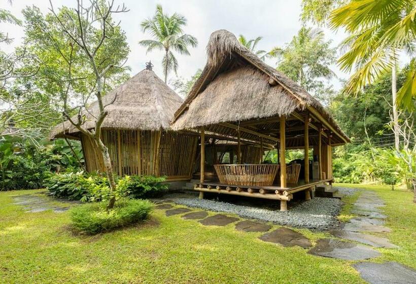 Pondok Indah 2 Bds Eco Bamboo House, Garden
