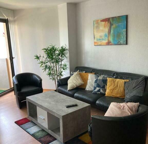 Ruhige Und Erholsame Wohnung Mit Balkon
