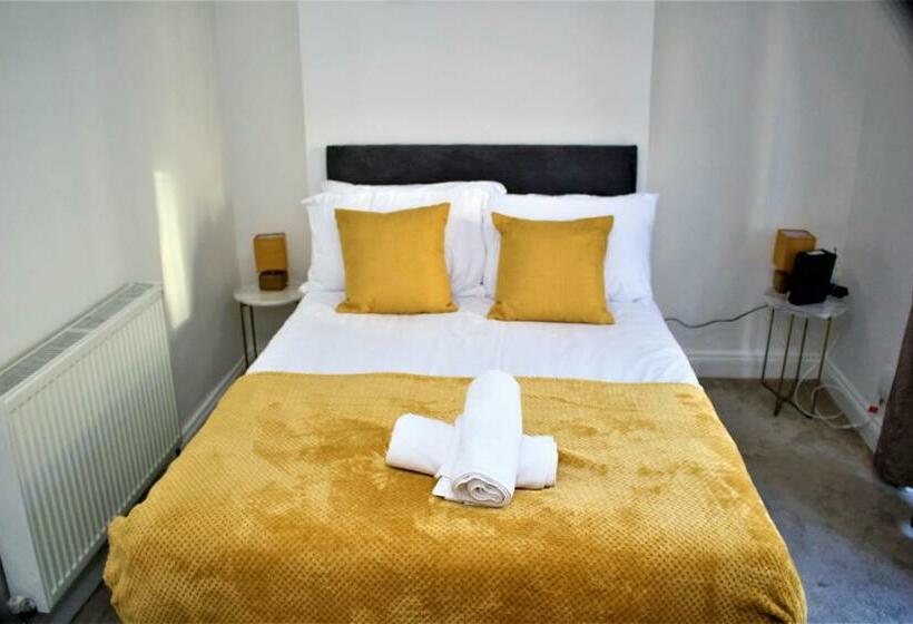 Contractor S Bliss 5 Bedroom House With Free Parking For 7 Guests, Super Fast Wifi Fran Properties