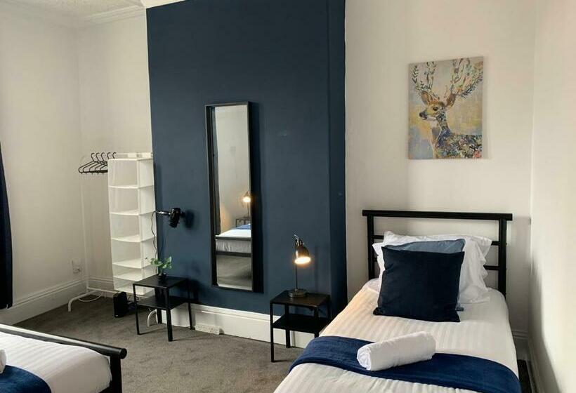 Rawling Welcoming 3 Bed Apartment With Free Wifi And Free Parking