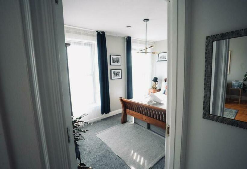 A Stylish 2 Bed Apartment In Cobh Town Lux Stay