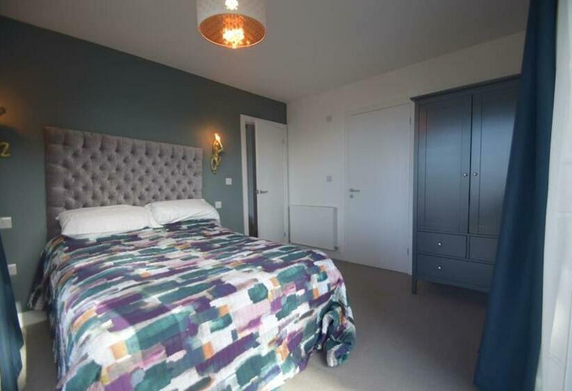 Flat 1 High Tide House, Mortehoe Beautifully Designed Ground Floor Flat With Sea Views And Garden