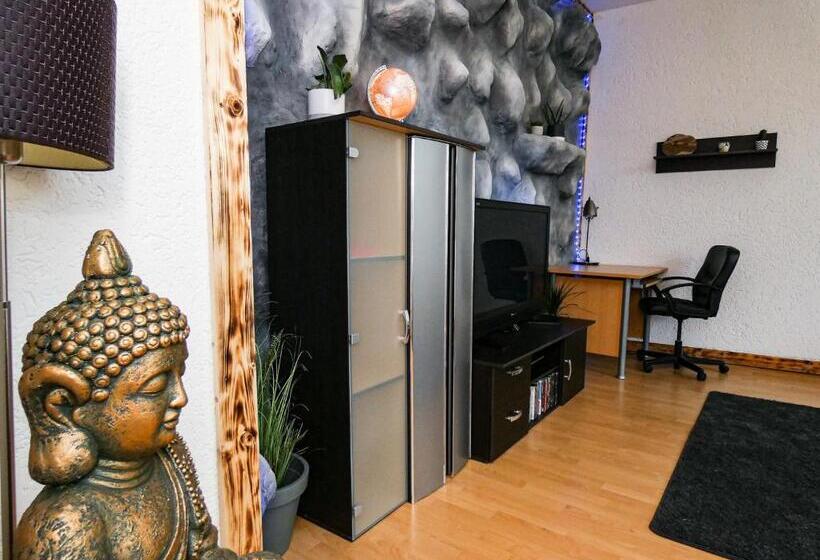 #111   Lux Flat Lennep   Altstadt   Netflix & Amazon Prime   Felswand