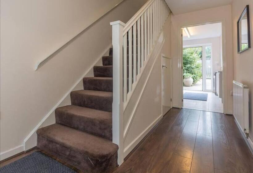 Brumstay Uk 4 Bedrooms House With Garden, Parking And Fibre Broadband With Speed Upto 250mbps