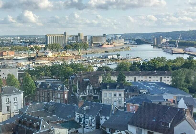 Rouen : Vue Panoramique Sur La Seine Avec Parking