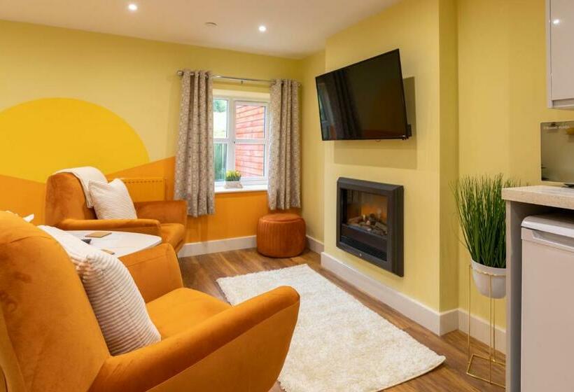 Caer Fedwen Barns Heulog Cottage King Bed Self Catering With Private Hot Tub