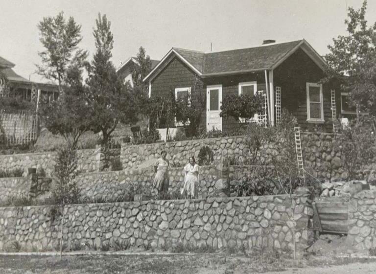 7min Walk To Courthouse Plaza! Historic Cottage
