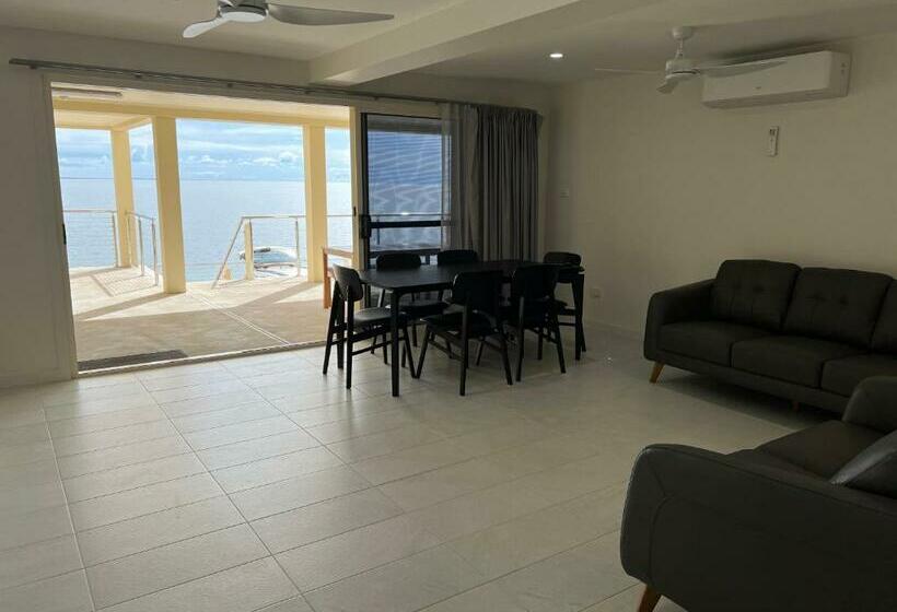 Beachside & Jetty View Apartment 2 Skippers Apartment