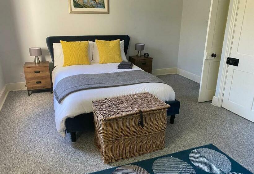 Invicta Apartment