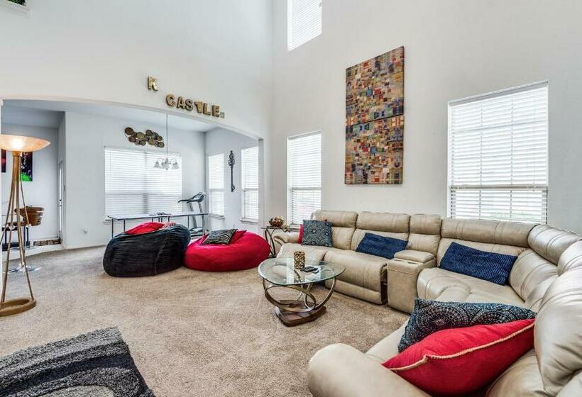 Beautiful 2 Story Luxury Home In An Upscale Area!
