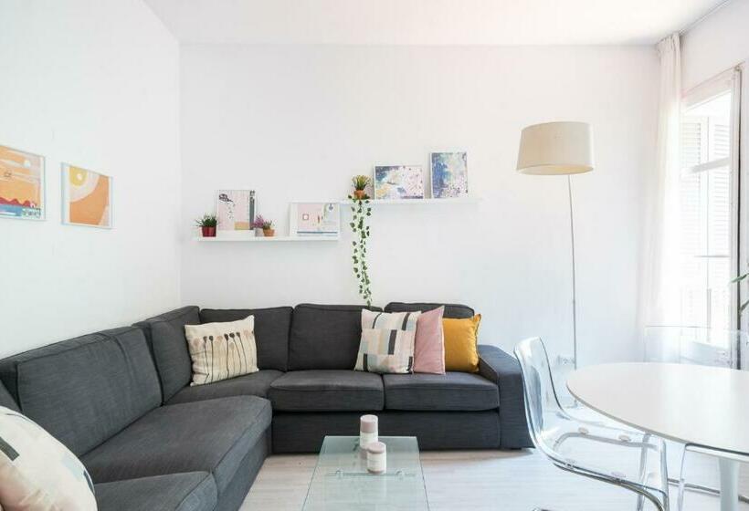 Spacious 3 Bed Apt In The Heart Of Sant Antoni