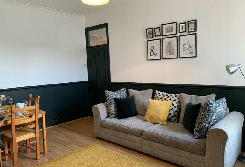 Faraday Central Location Ideal For Contractors And Visiting Newcastle Free Wifi Free Parking