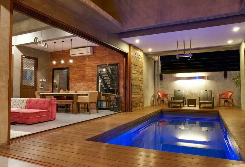 Isla Villa 1 Amazing Waterfall Pool House Near Beach, Bars & Restaurants