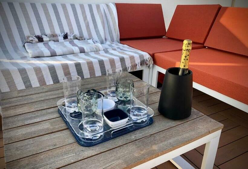 Penthouselatejita