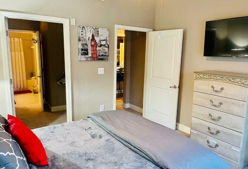 Midtown Oasis   Pool And Private Balcony