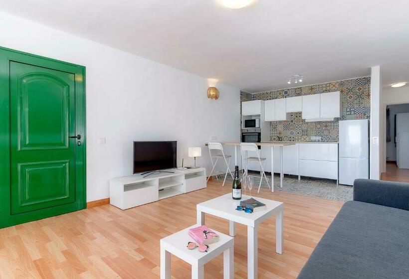 Fantástico Apartamento Con Terraza Y Vistas Al Ma