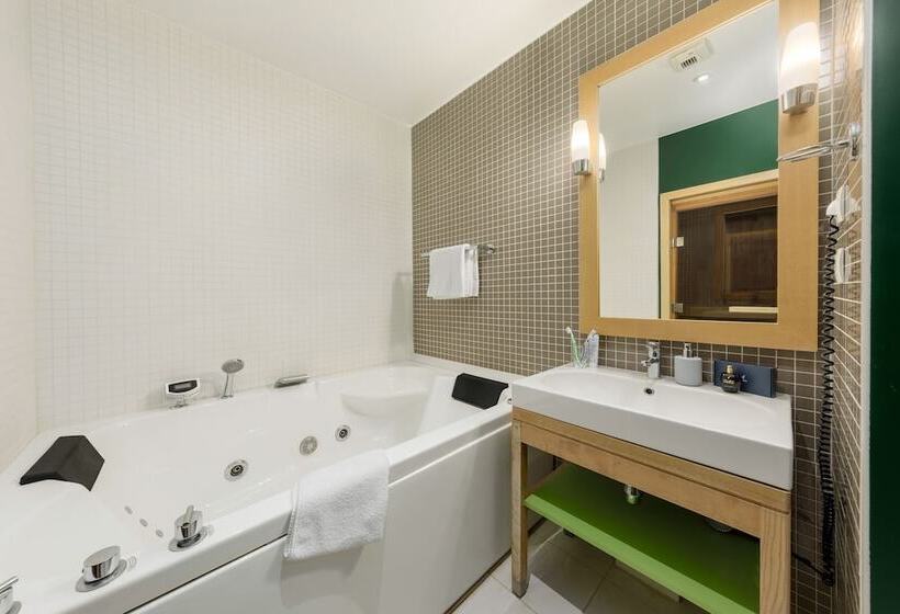 فندق Center Parcs Les Hauts De Bruyeres