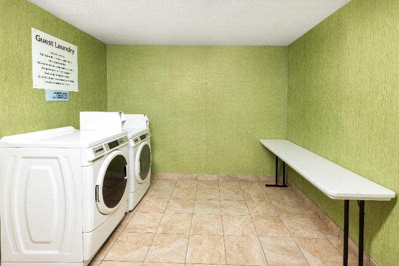 בית מלון כפרי Holiday Inn Express & Suites Floresville By Ihg