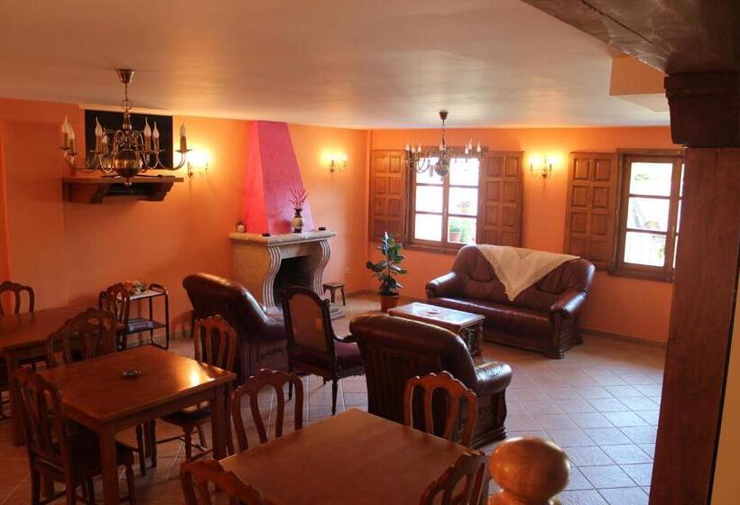 בית מלון כפרי Posada Sobrevilla