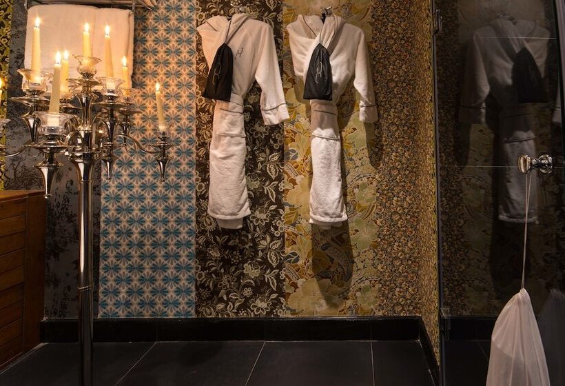 هتل The Exhibitionist