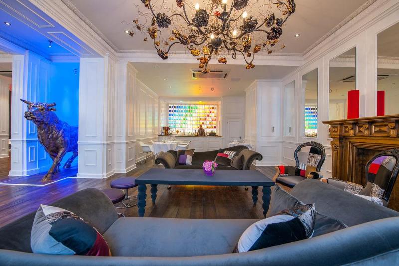 هتل The Exhibitionist