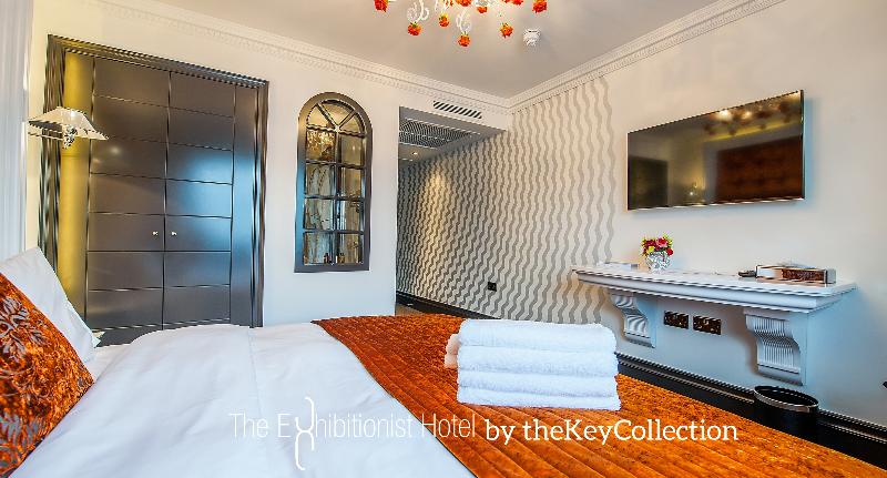 هتل The Exhibitionist